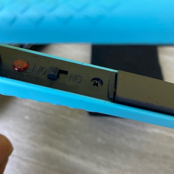 🦋PYT Mini Ceramic Travel Hair Straightener - Picture 4 of 7